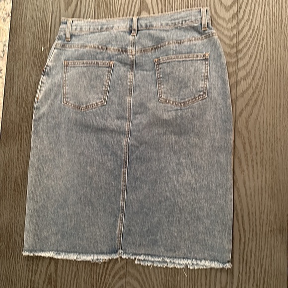 Happily Grey Denim Skirt - New with tags - Picture 3 of 4